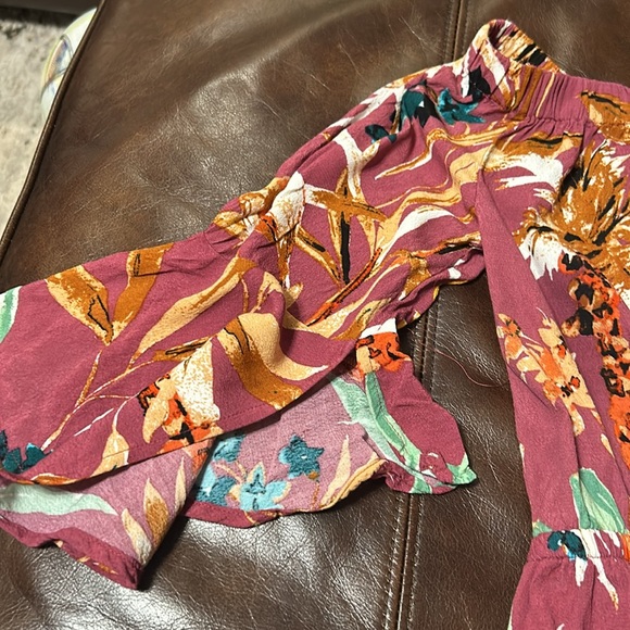 Express Short Floral Off Shoulder Romper, size XS - Picture 7 of 7